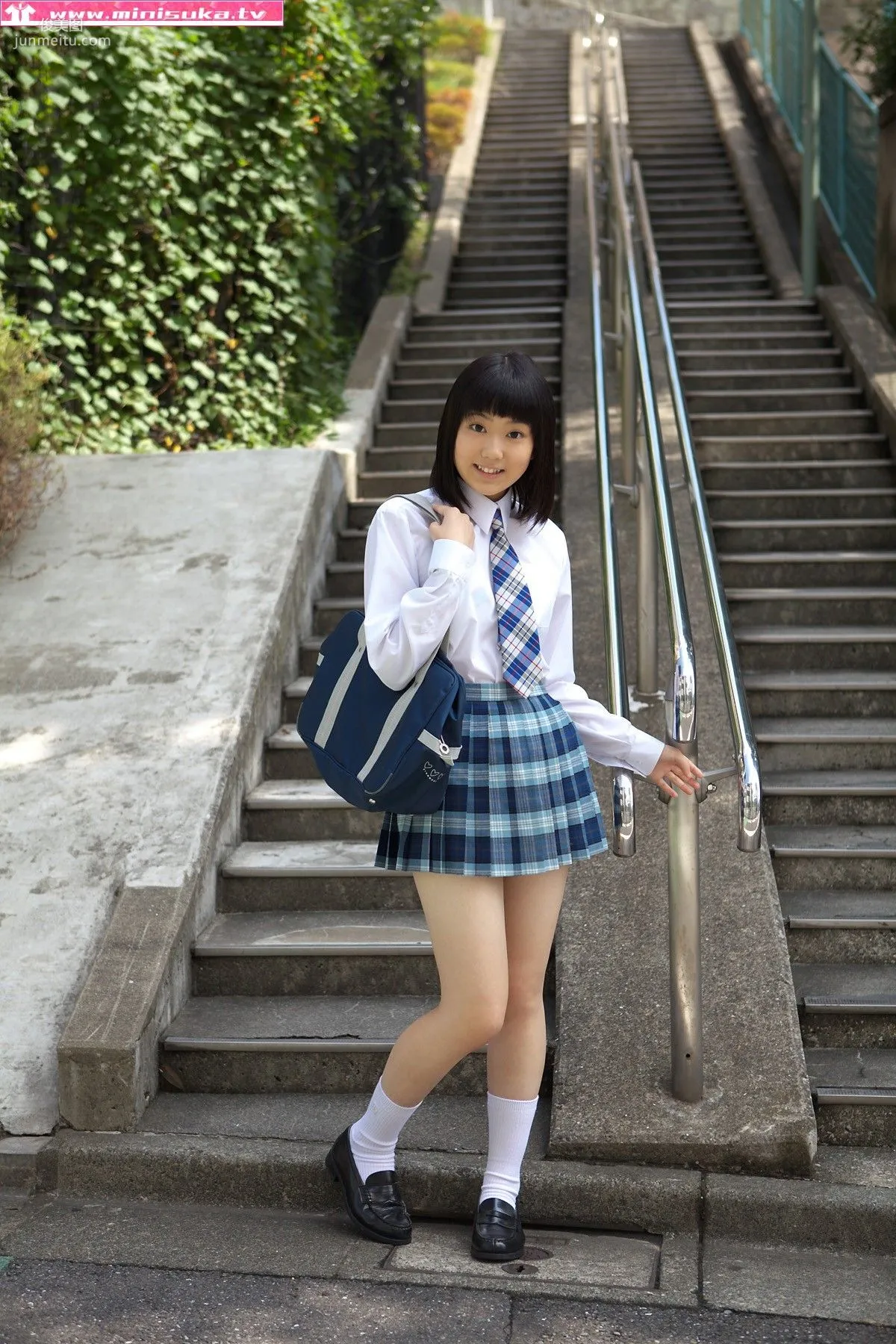 三崎鈴 现役女子高生 [Minisuka.tv] Special Gallery 写真集1