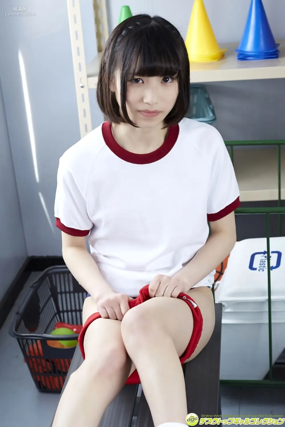 村上りいな《グミとアイドル大好きな美少女の制服物語！》 [DGC] 寫真集 64