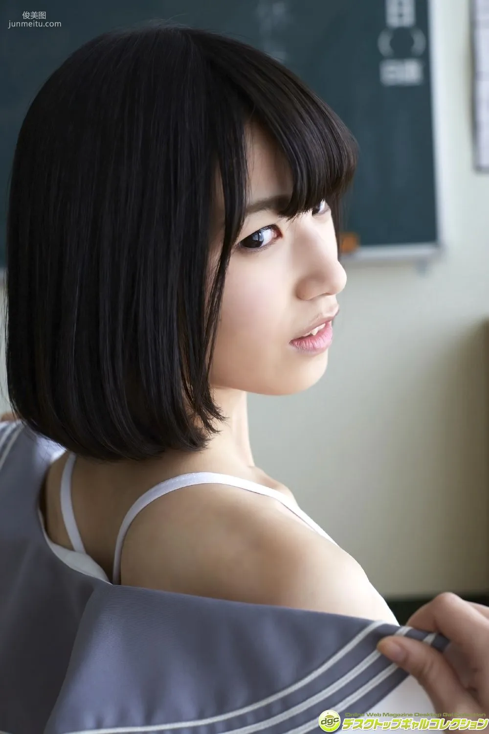 村上りいな《グミとアイドル大好きな美少女の制服物語！》 [DGC] 寫真集 17