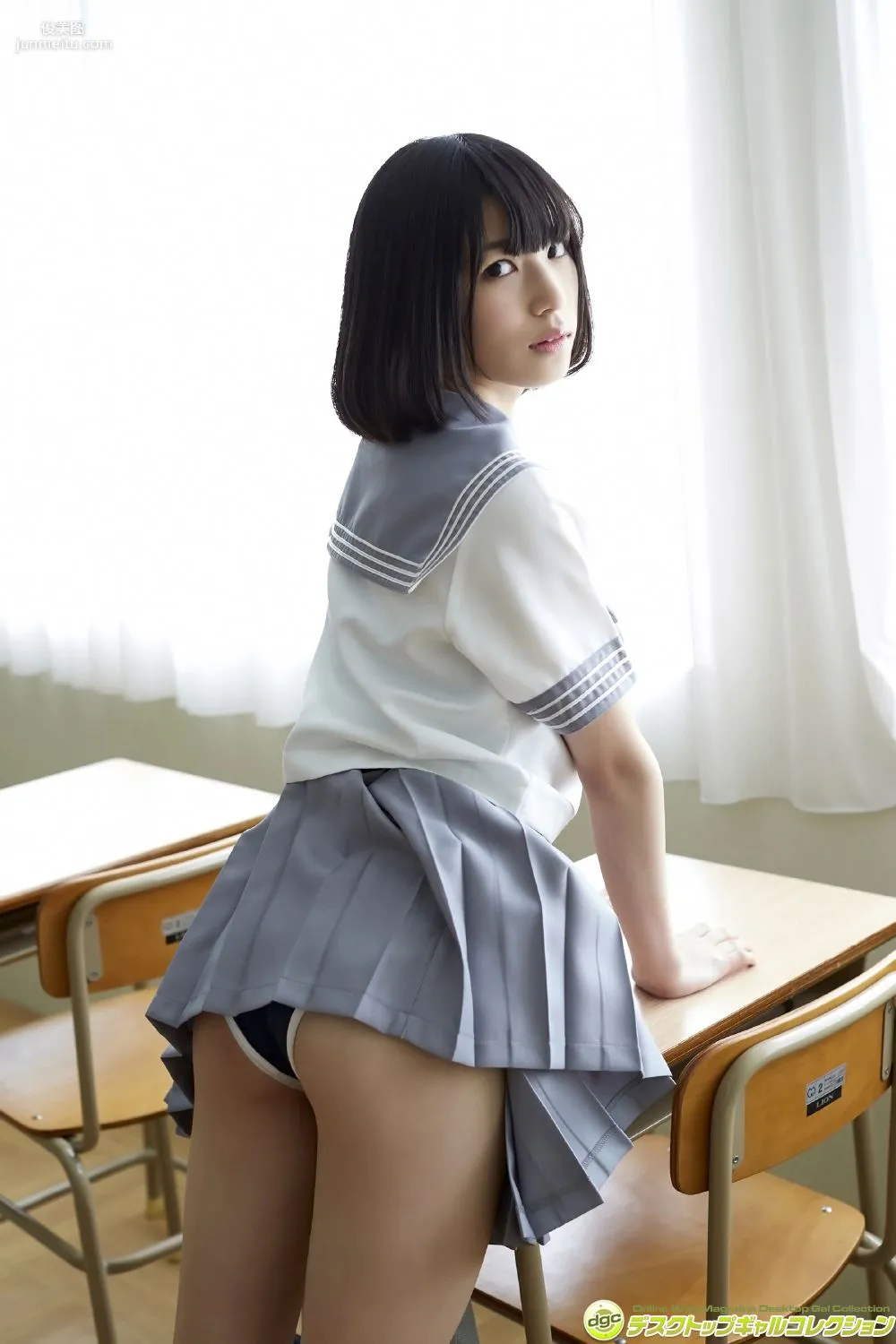 村上りいな《グミとアイドル大好きな美少女の制服物語！》 [DGC] 寫真集 8