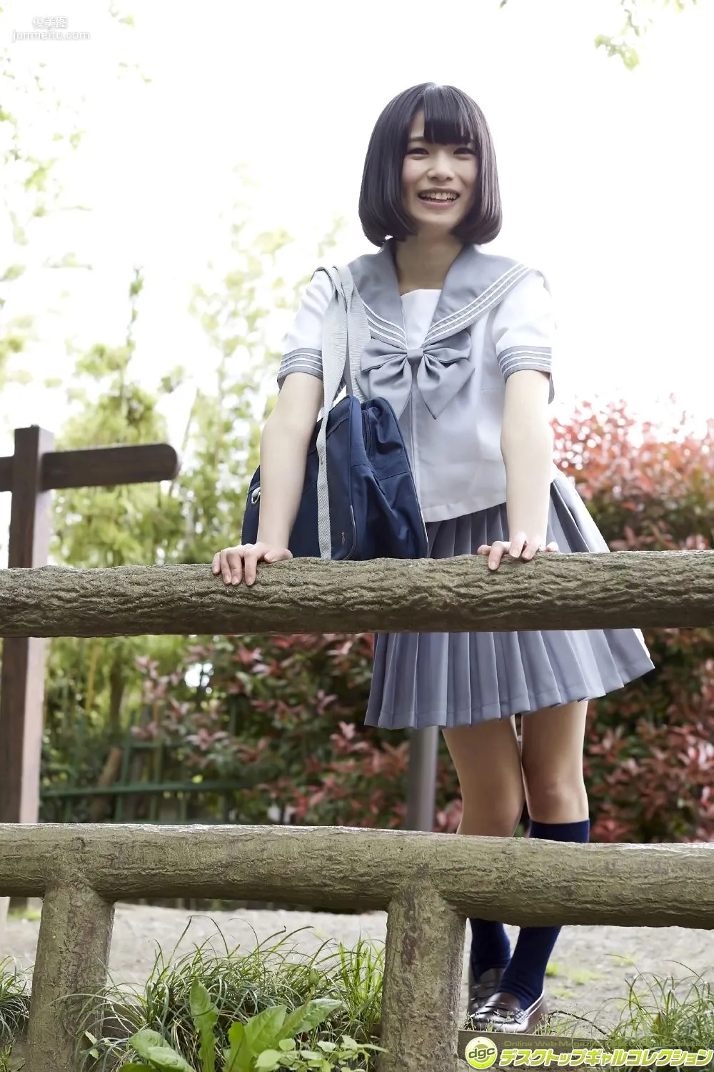村上りいな《グミとアイドル大好きな美少女の制服物語！》 [DGC] 寫真集 3