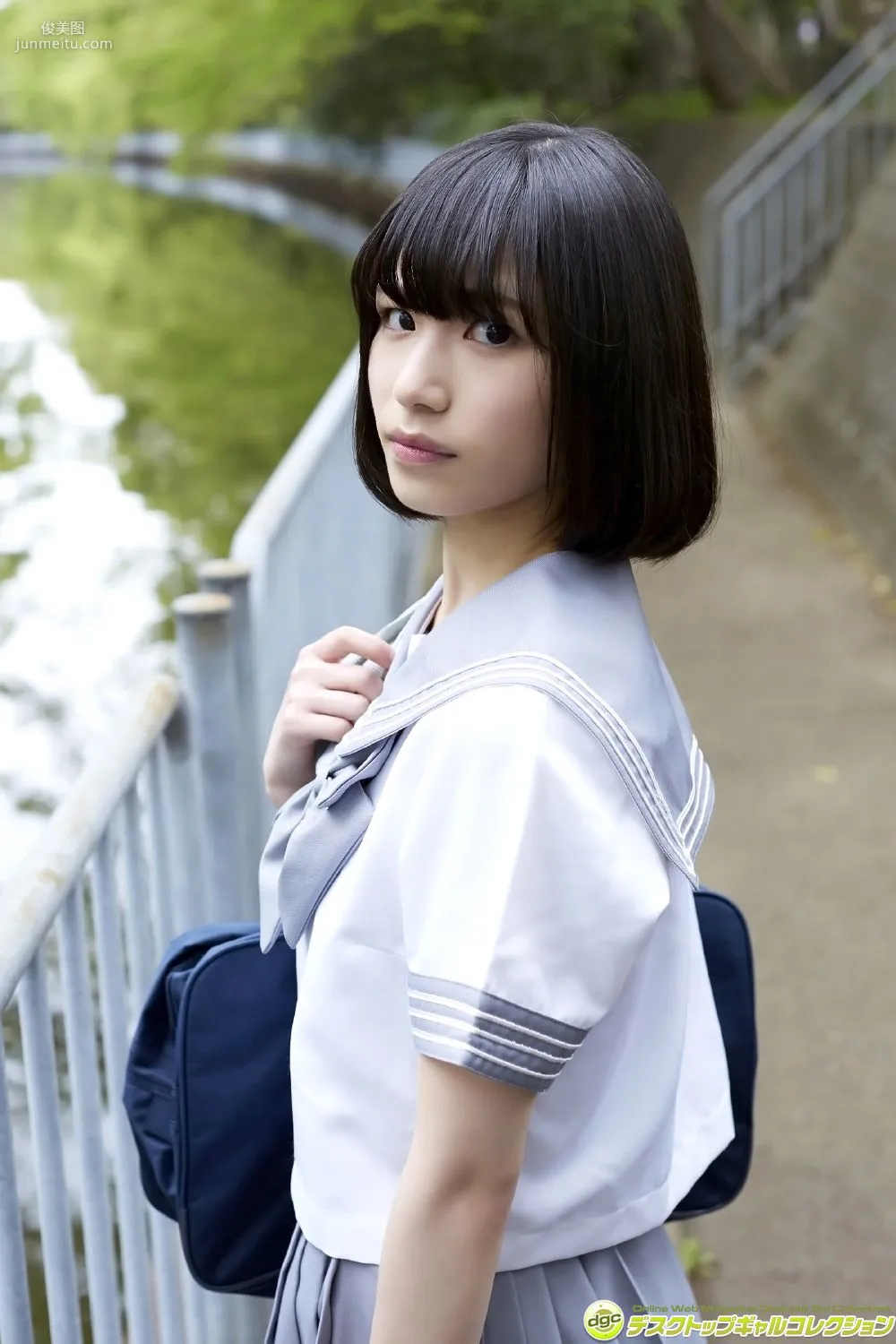 村上りいな《グミとアイドル大好きな美少女の制服物語！》 [DGC] 寫真集 4