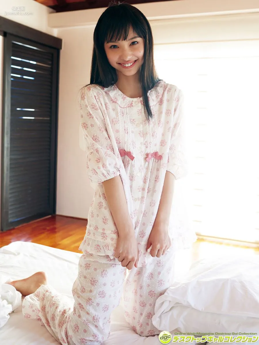 鶴卷星奈《爽やか笑顔とスレンダーボディで大人気！！》 [DGC] 寫真集 1