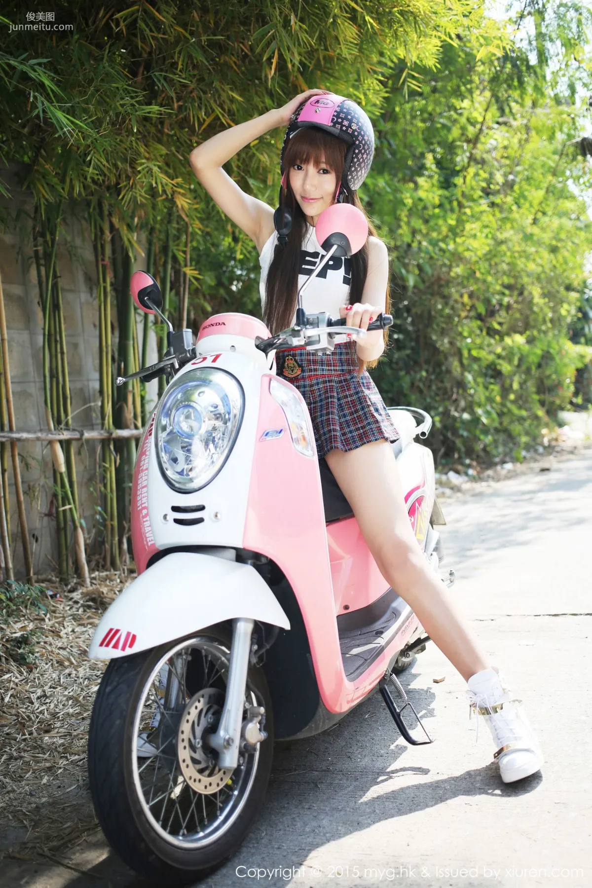 王馨瑤yanni《街拍極品校服少女》 [美媛館MyGirl] Vol.103 寫真集 51