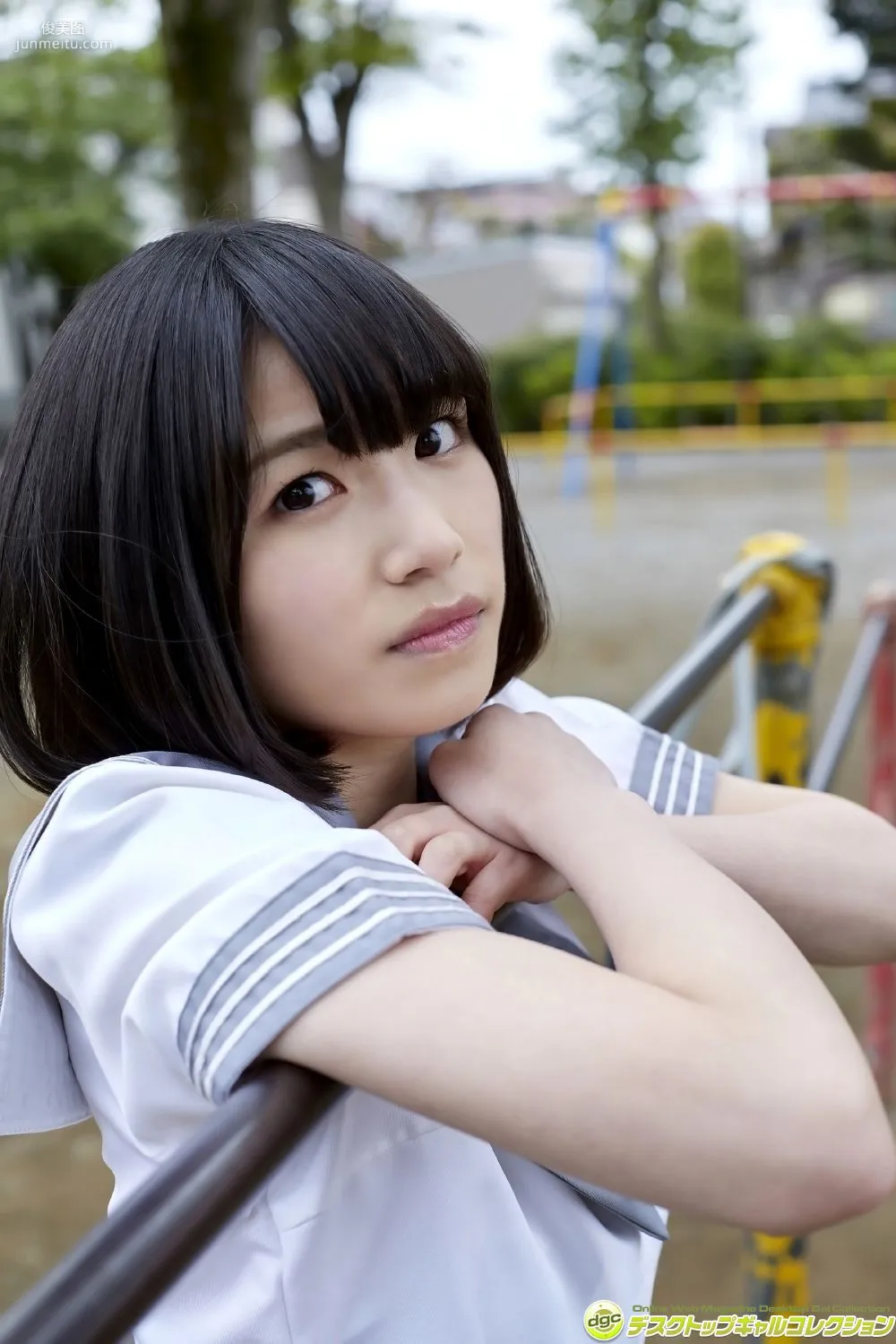 村上りいな《グミとアイドル大好きな美少女の制服物語！》 [DGC] 寫真集 2
