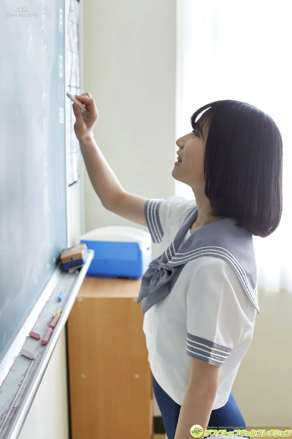 村上りいな《グミとアイドル大好きな美少女の制服物語！》 [DGC] 寫真集 13