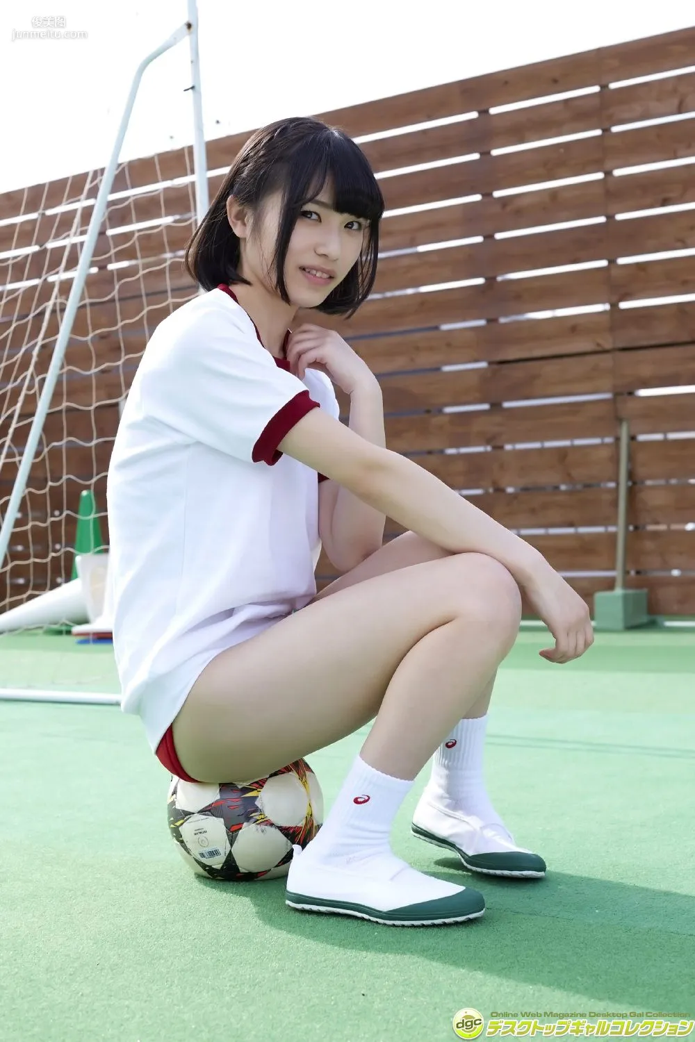 村上りいな《グミとアイドル大好きな美少女の制服物語！》 [DGC] 寫真集 60