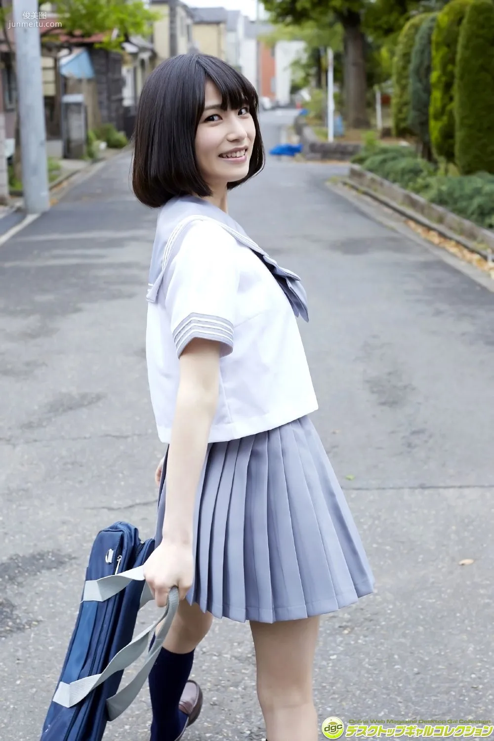 村上りいな《グミとアイドル大好きな美少女の制服物語！》 [DGC] 寫真集 5