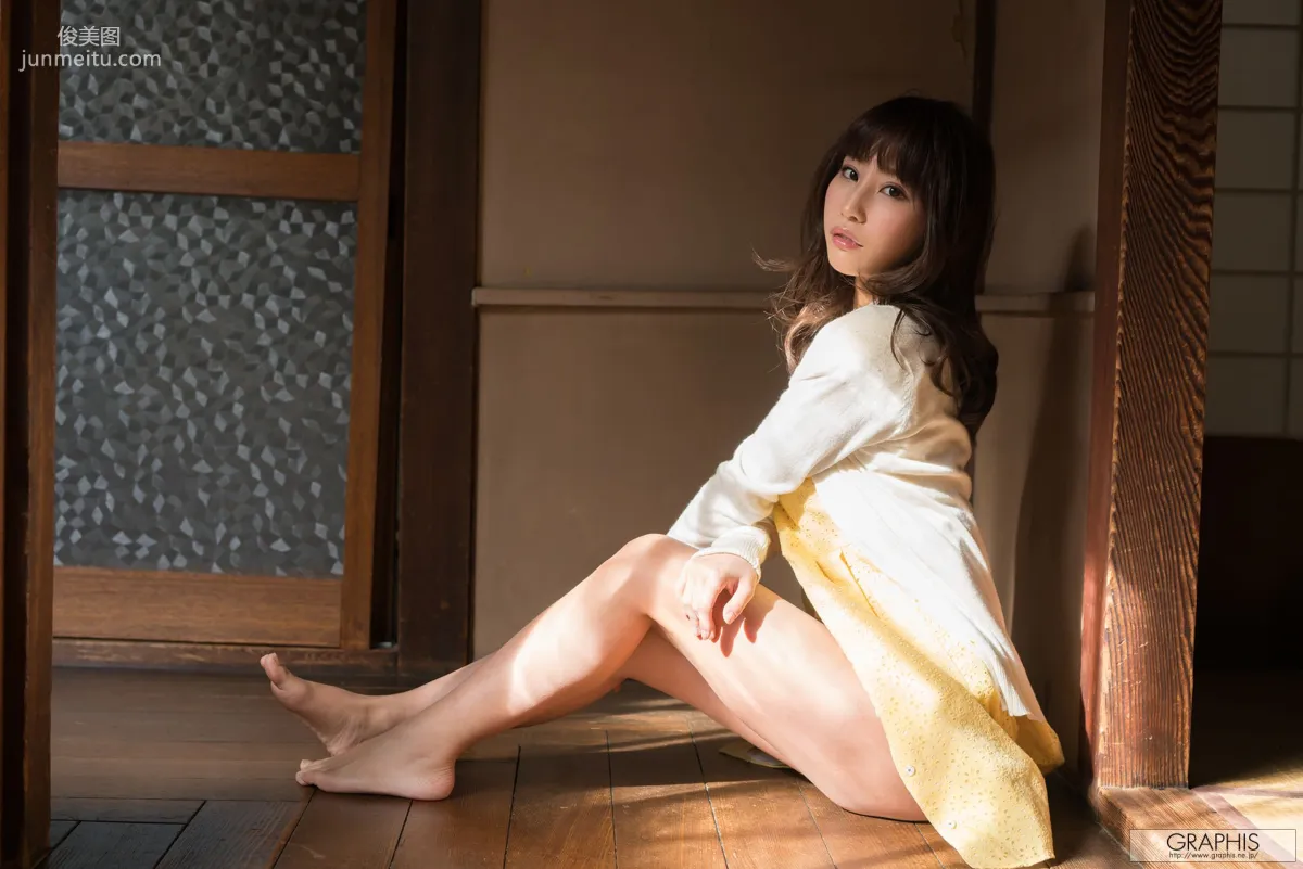 あやみ旬果『Sunbeams leaves』 [Graphis] Gals 写真集4