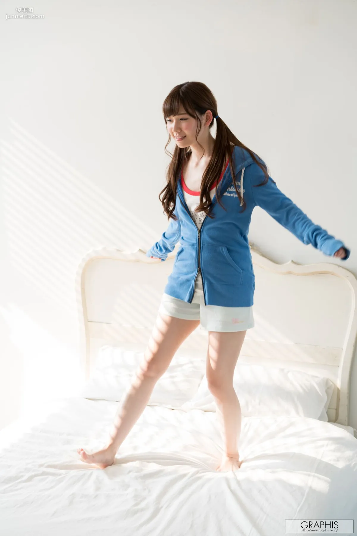 Tsumugi Akari 明裡つむぎ/明裡紬 [Graphis] First Gravure 初脫ぎ娘 寫真集 24