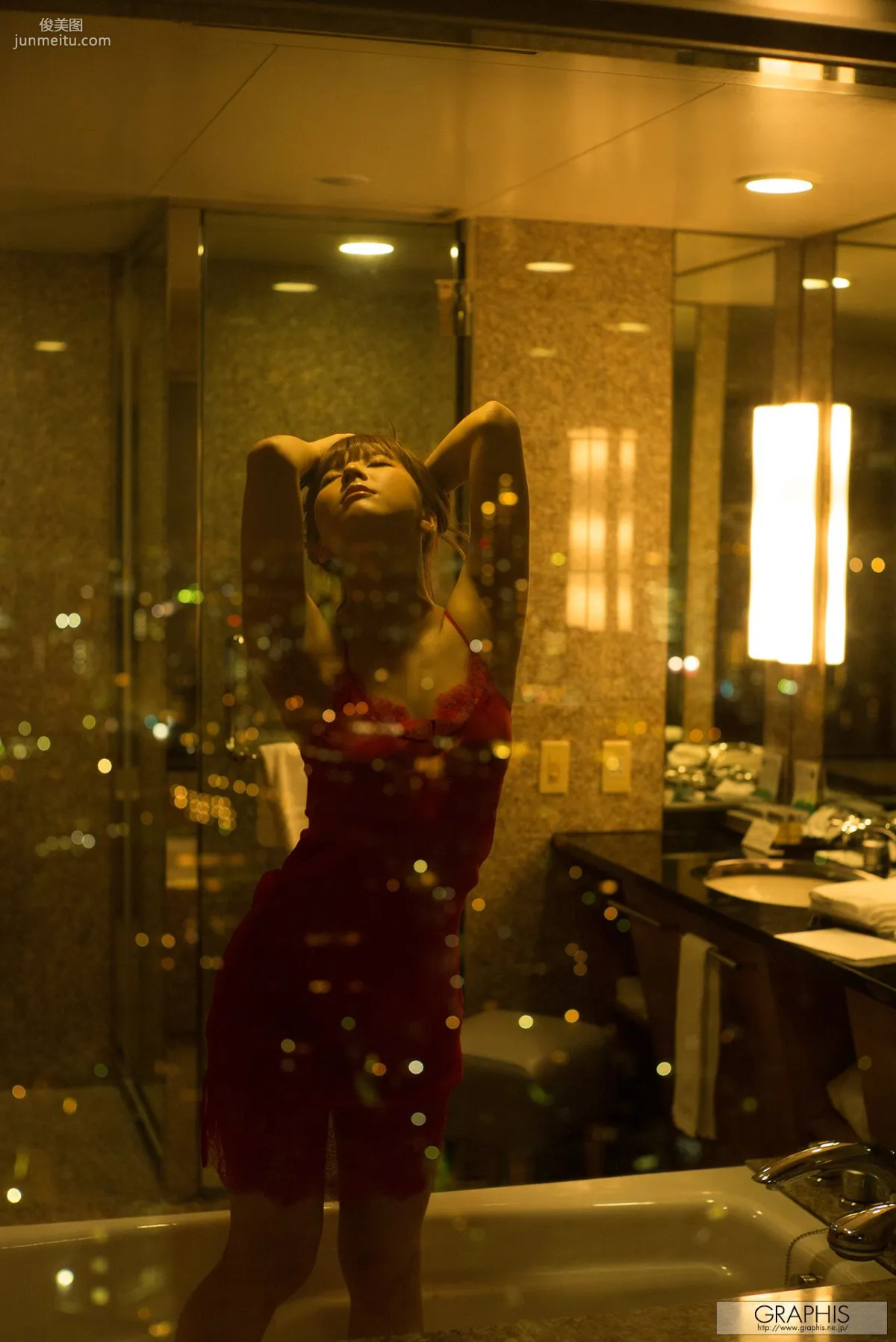 三上悠亜『Divine Sprout』 [Graphis] Gals 写真集19