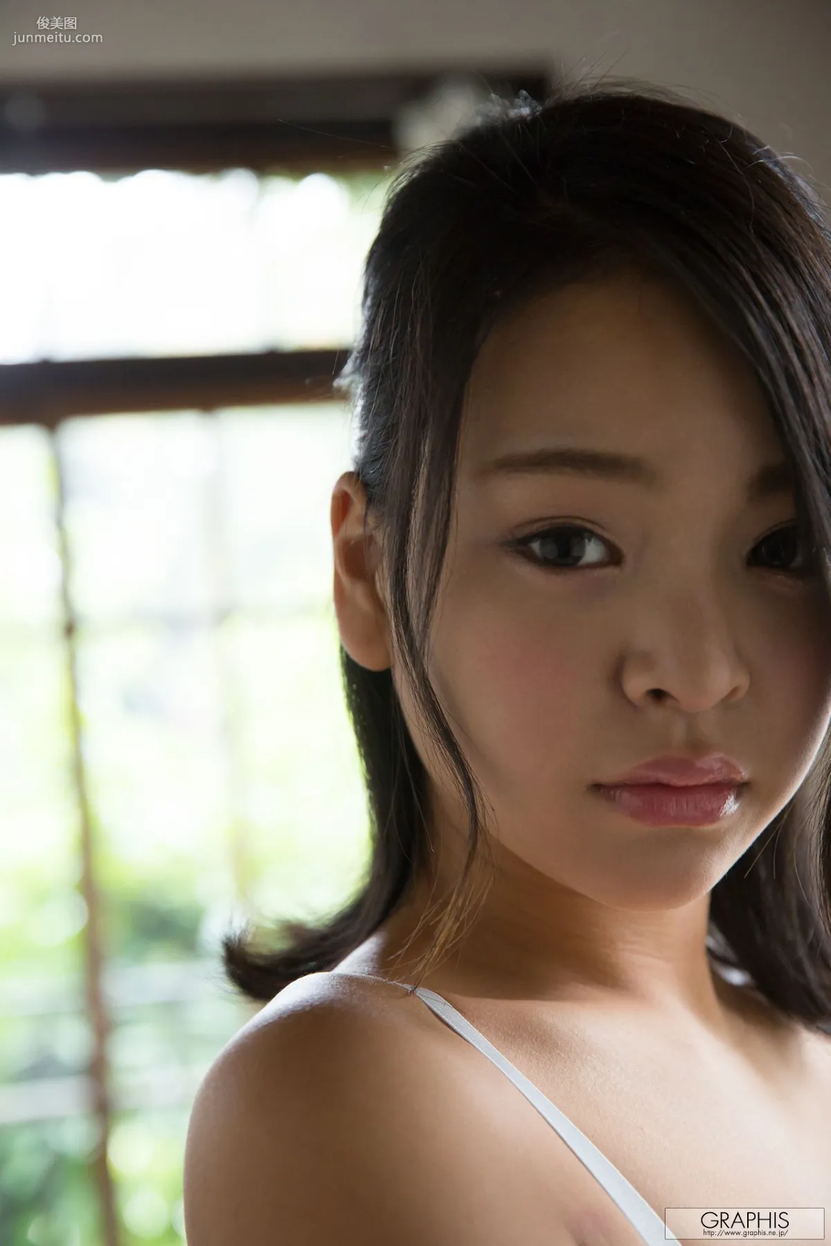 Manaka Minami 南真菜果 [Graphis] First Gravure 初脫ぎ娘 寫真集 32
