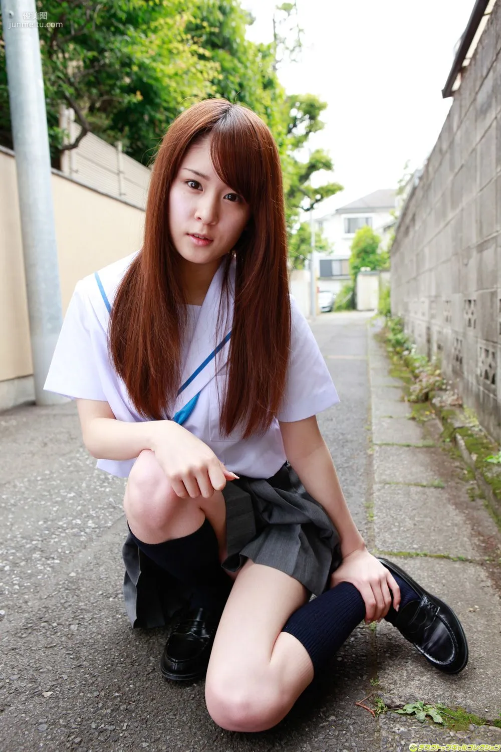 朝菜栞《甘いロリフェイスと制服の完全なる融合！》寫真集 [DGC] NO.1040 8