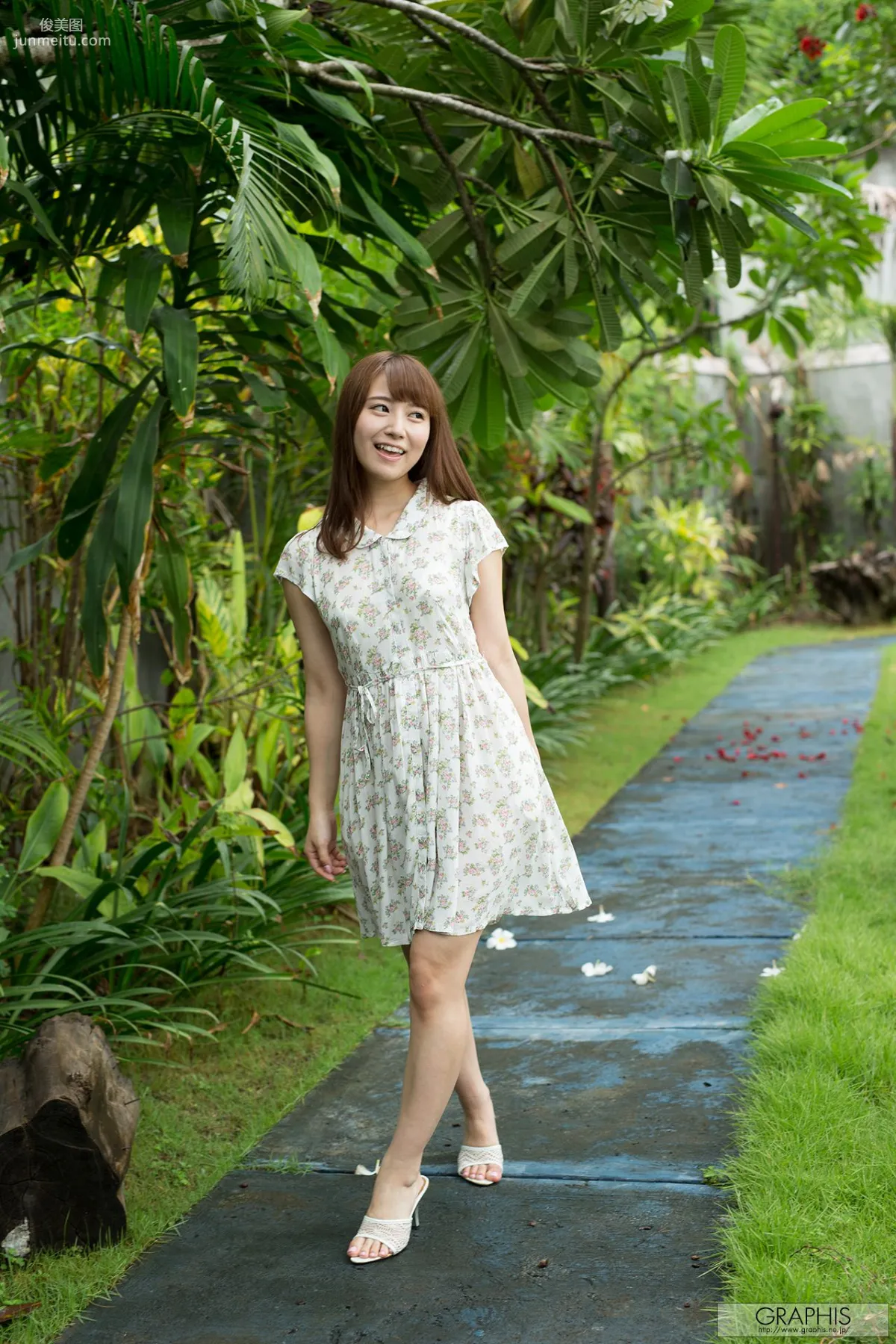 初川みなみ《Ladylike, cute girl!》 [Graphis] Gals 写真集3