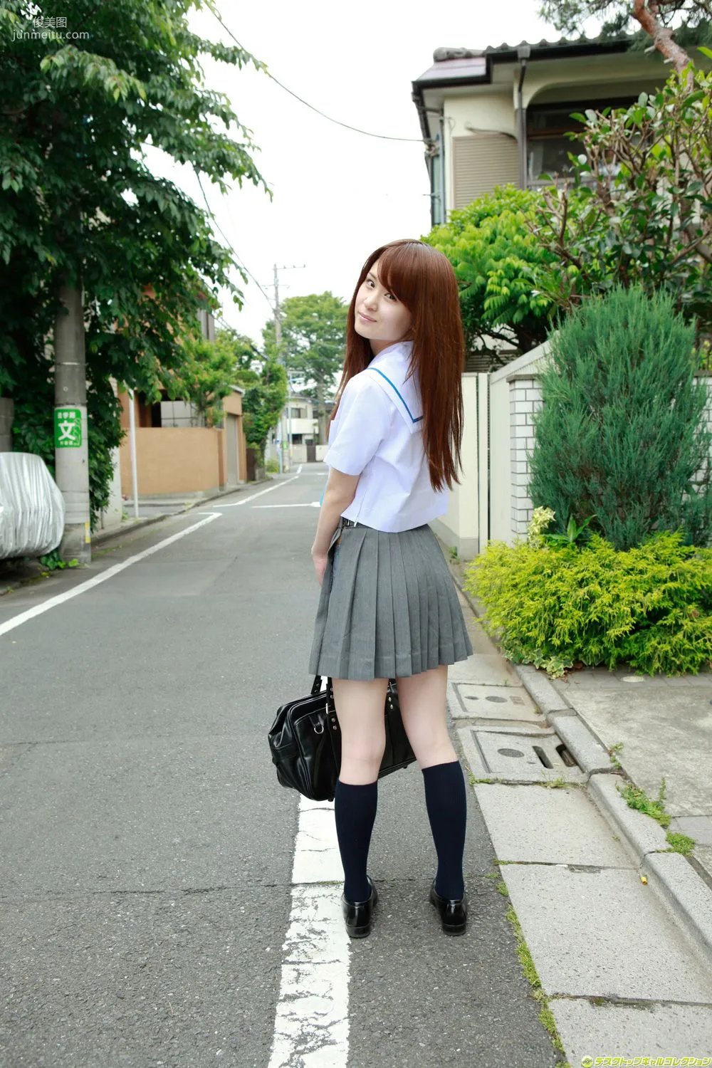 朝菜栞《甘いロリフェイスと制服の完全なる融合！》寫真集 [DGC] NO.1040 24