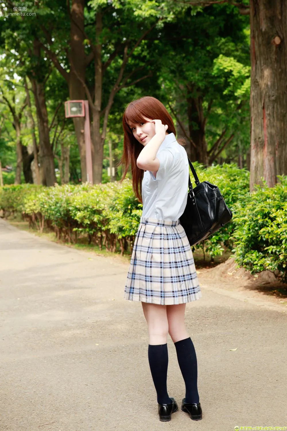朝菜栞《甘いロリフェイスと制服の完全なる融合！》寫真集 [DGC] NO.1040 49
