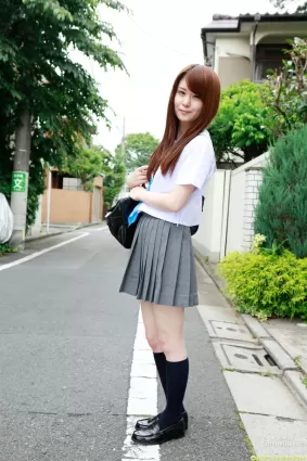 朝菜栞《甘いロリフェイスと制服の完全なる融合！》寫真集 [DGC] NO.1040