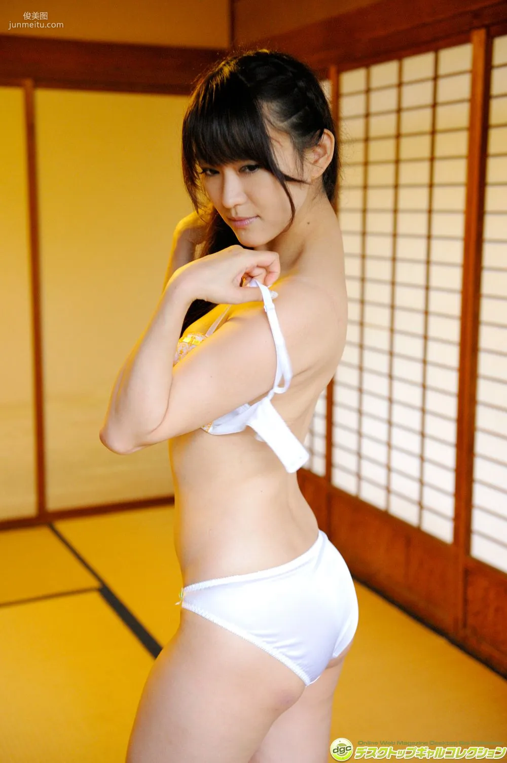 西野翔《最近は、若妻役が多くなったベテラン女優!》寫真集 [DGC] NO.1189 71