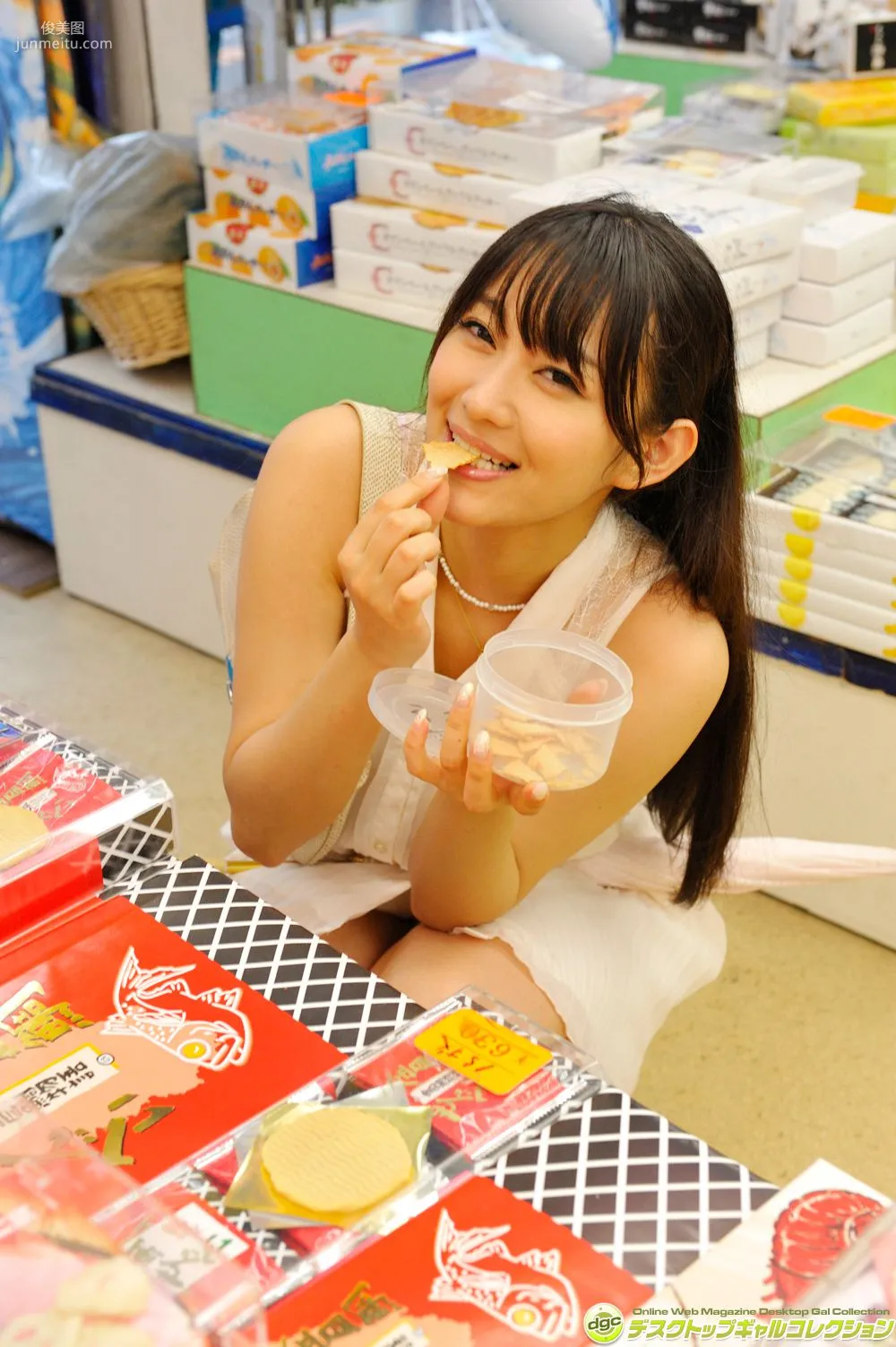 西野翔《最近は、若妻役が多くなったベテラン女優!》寫真集 [DGC] NO.1189 87