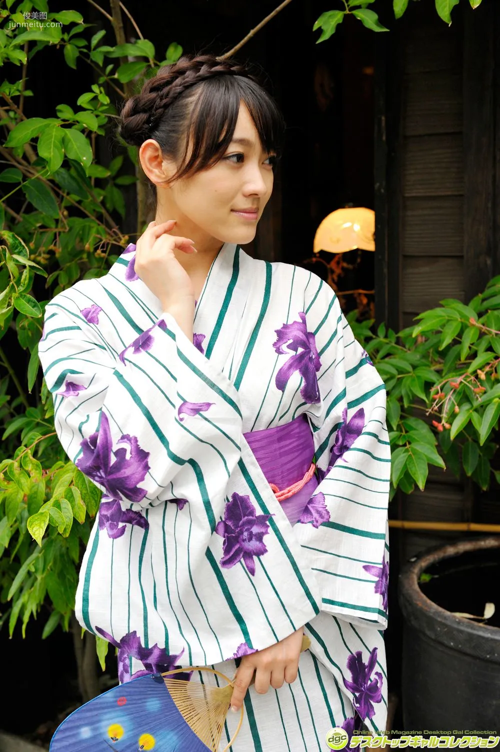西野翔《最近は、若妻役が多くなったベテラン女優!》寫真集 [DGC] NO.1189 83