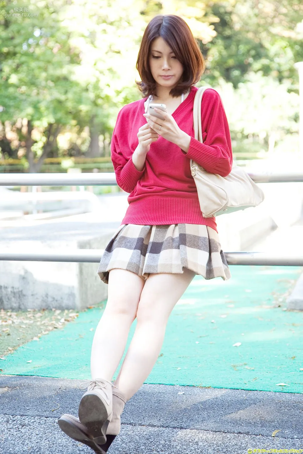堀内秋美《《美しすぎる人妻が放つ濃厚なエロオーラ》》寫真集 [DGC] NO.1106 46