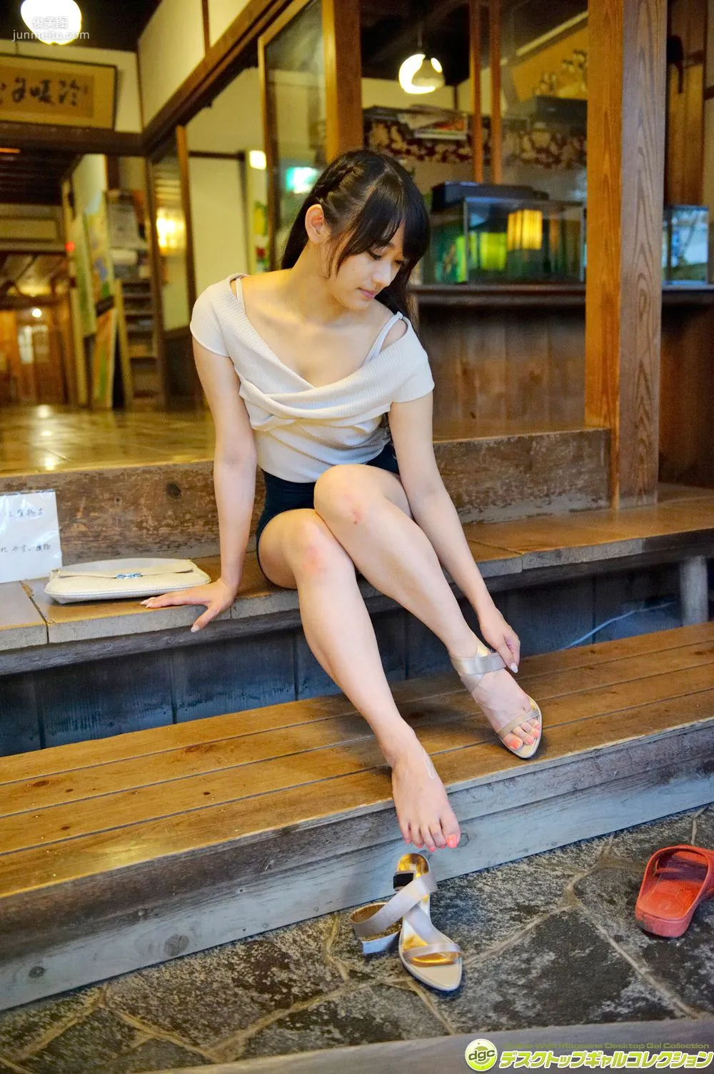 西野翔《最近は、若妻役が多くなったベテラン女優!》寫真集 [DGC] NO.1189 60