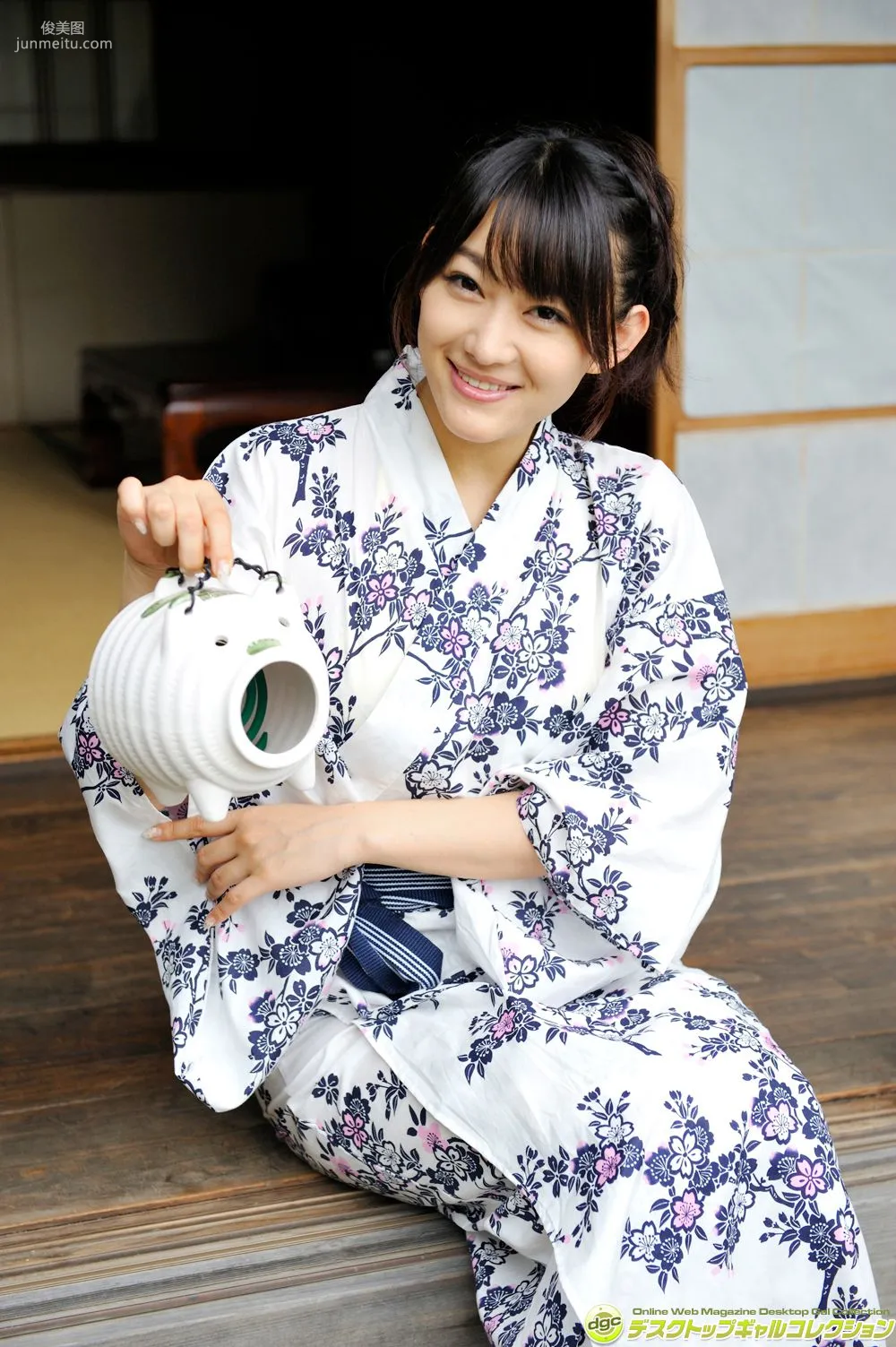西野翔《最近は、若妻役が多くなったベテラン女優!》寫真集 [DGC] NO.1189 23