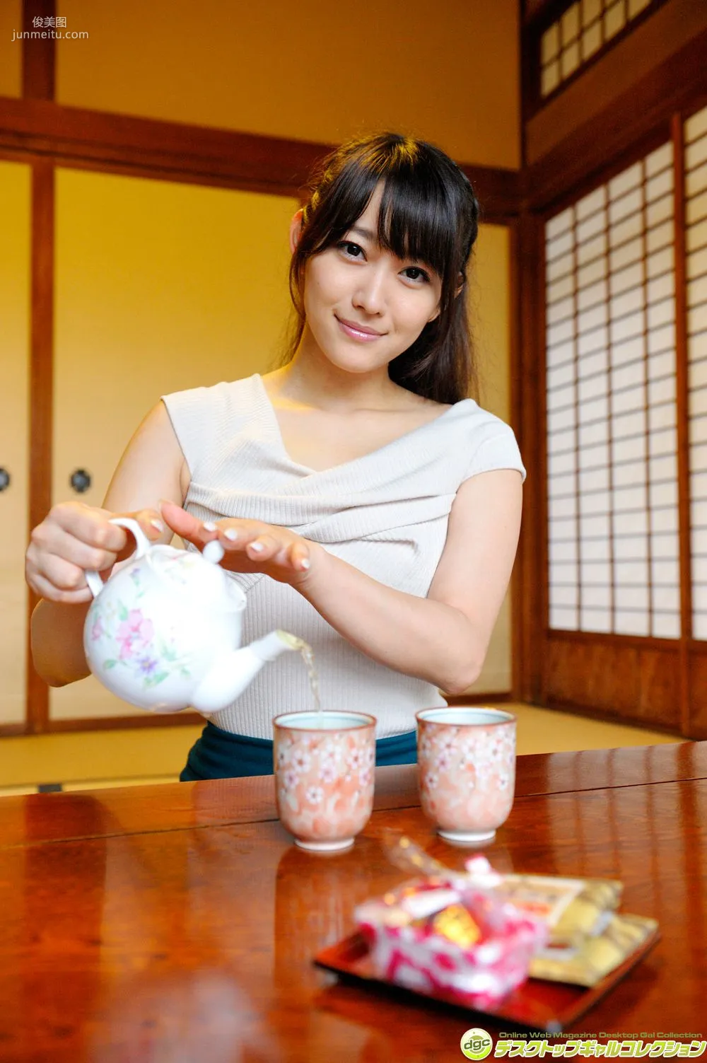 西野翔《最近は、若妻役が多くなったベテラン女優!》寫真集 [DGC] NO.1189 65