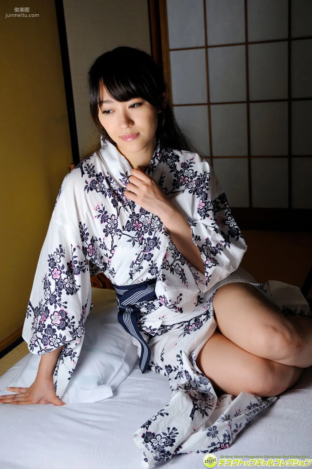西野翔《最近は、若妻役が多くなったベテラン女優!》寫真集 [DGC] NO.1189 74