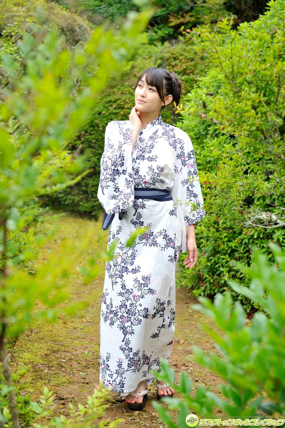 西野翔《最近は、若妻役が多くなったベテラン女優!》寫真集 [DGC] NO.1189 26