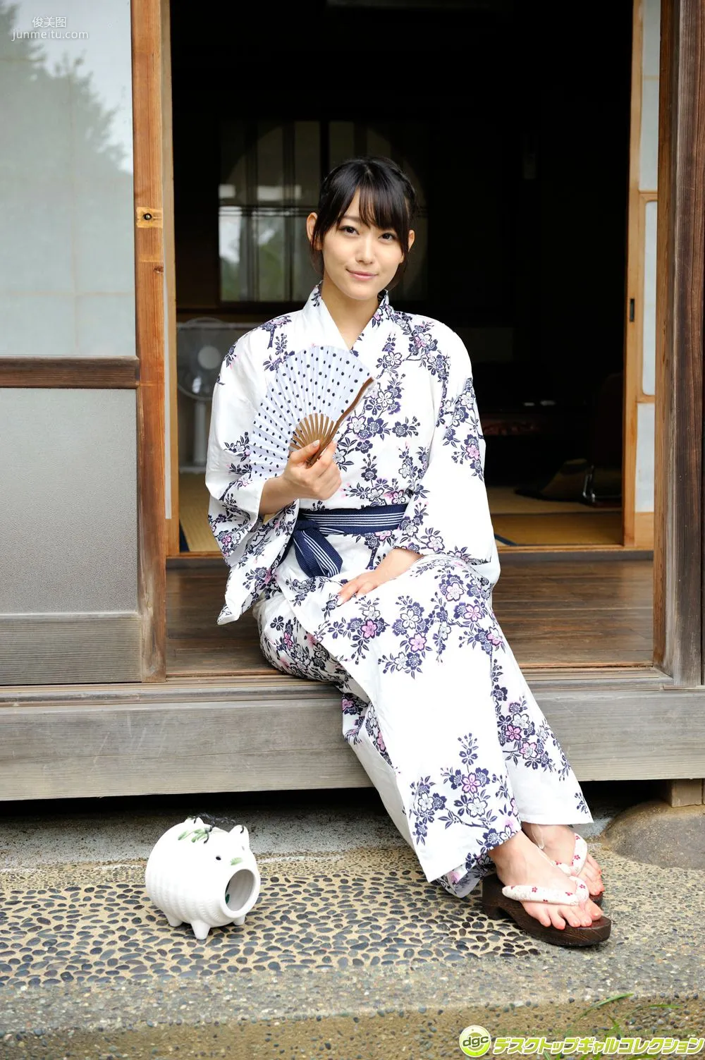 西野翔《最近は、若妻役が多くなったベテラン女優!》寫真集 [DGC] NO.1189 24
