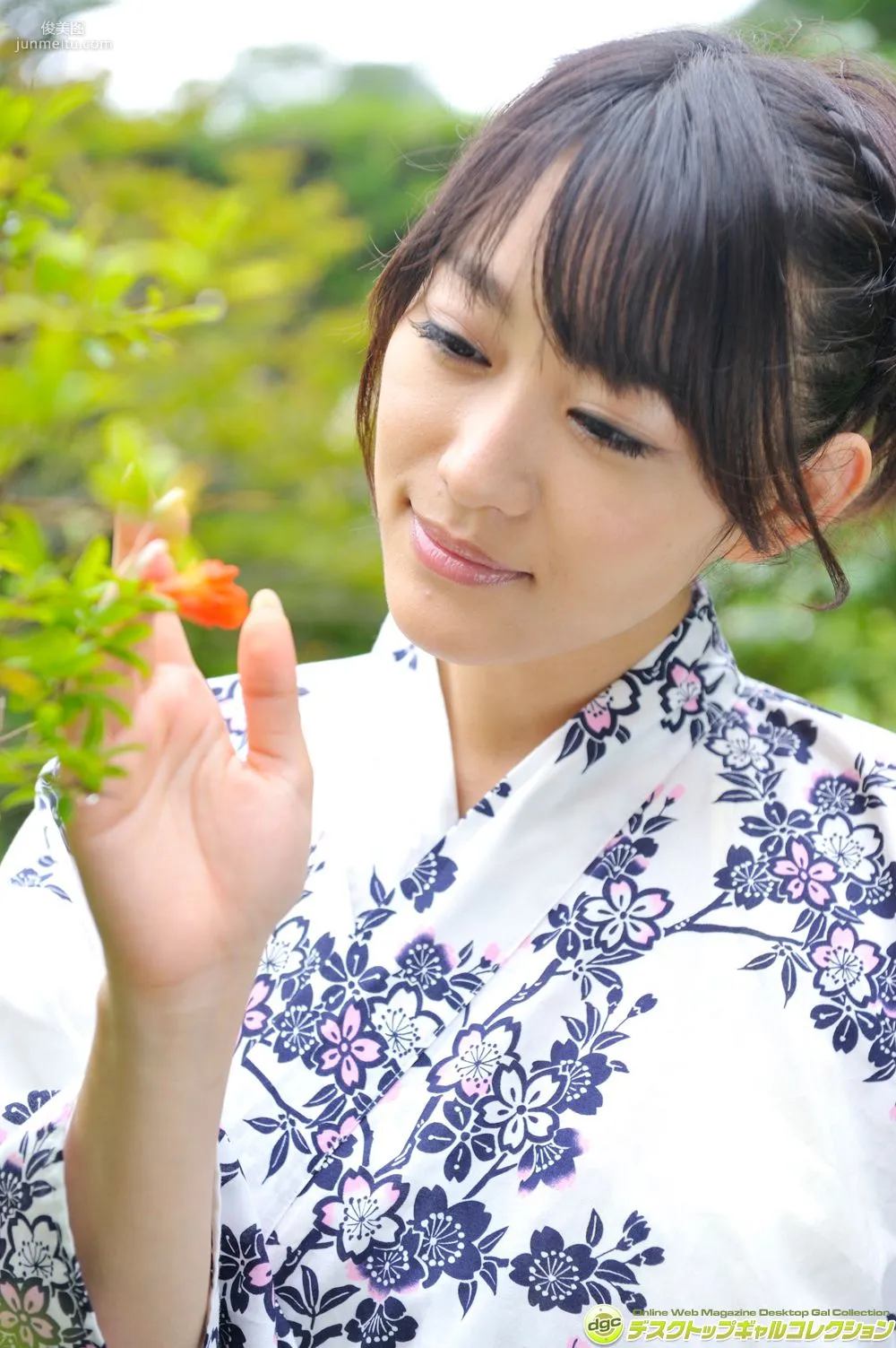 西野翔《最近は、若妻役が多くなったベテラン女優!》寫真集 [DGC] NO.1189 25