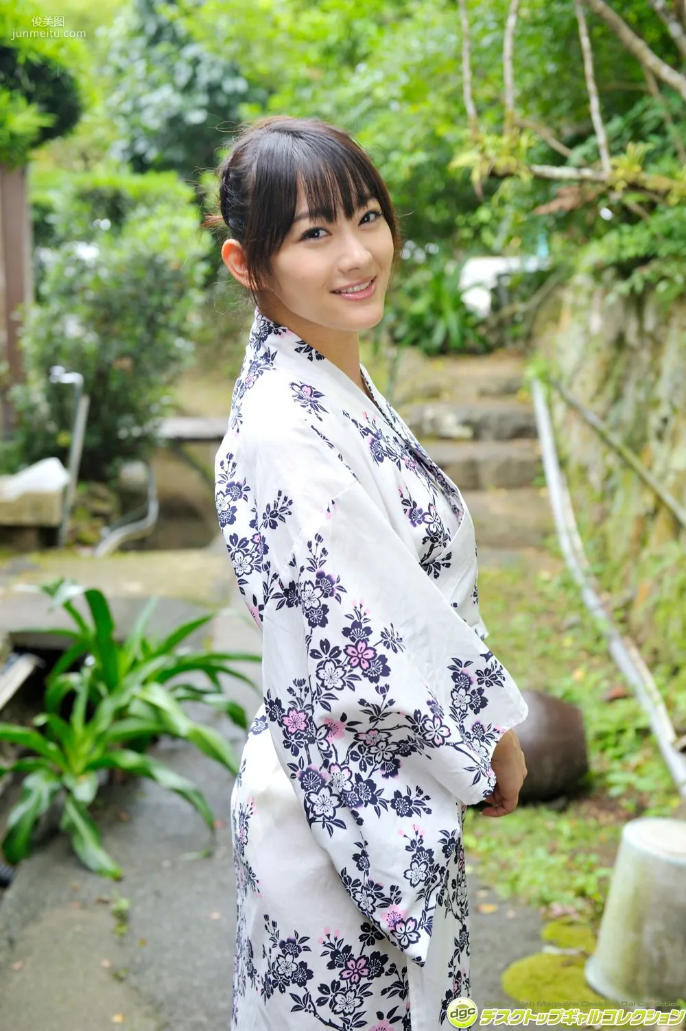 西野翔《最近は、若妻役が多くなったベテラン女優!》寫真集 [DGC] NO.1189 27