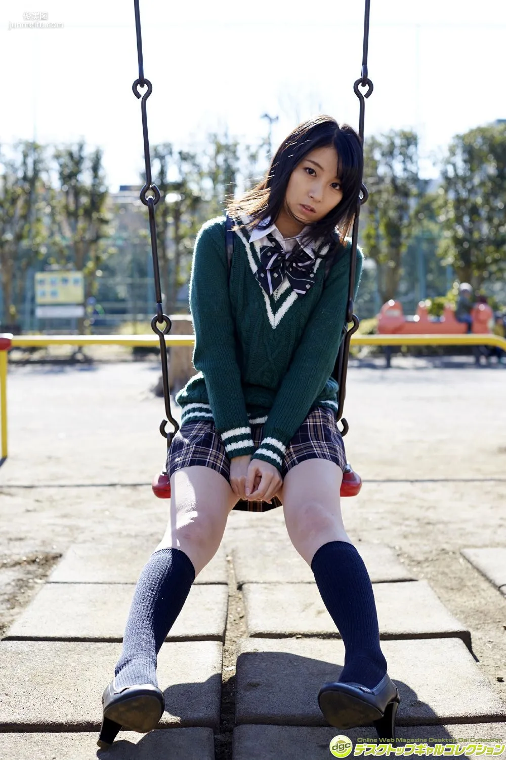 木嶋ゆり《制服が弾けるほどのムチムチボディで魅了！》写真集 [DGC] NO.1244 1