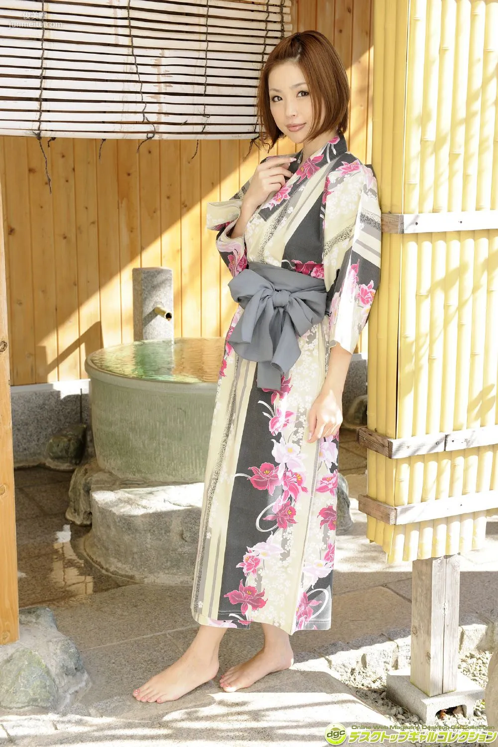 かすみりさ/霞理沙《ナンバー1スレンダー美女が大胆ポーズ連発》写真集 [DGC] NO.1255 1