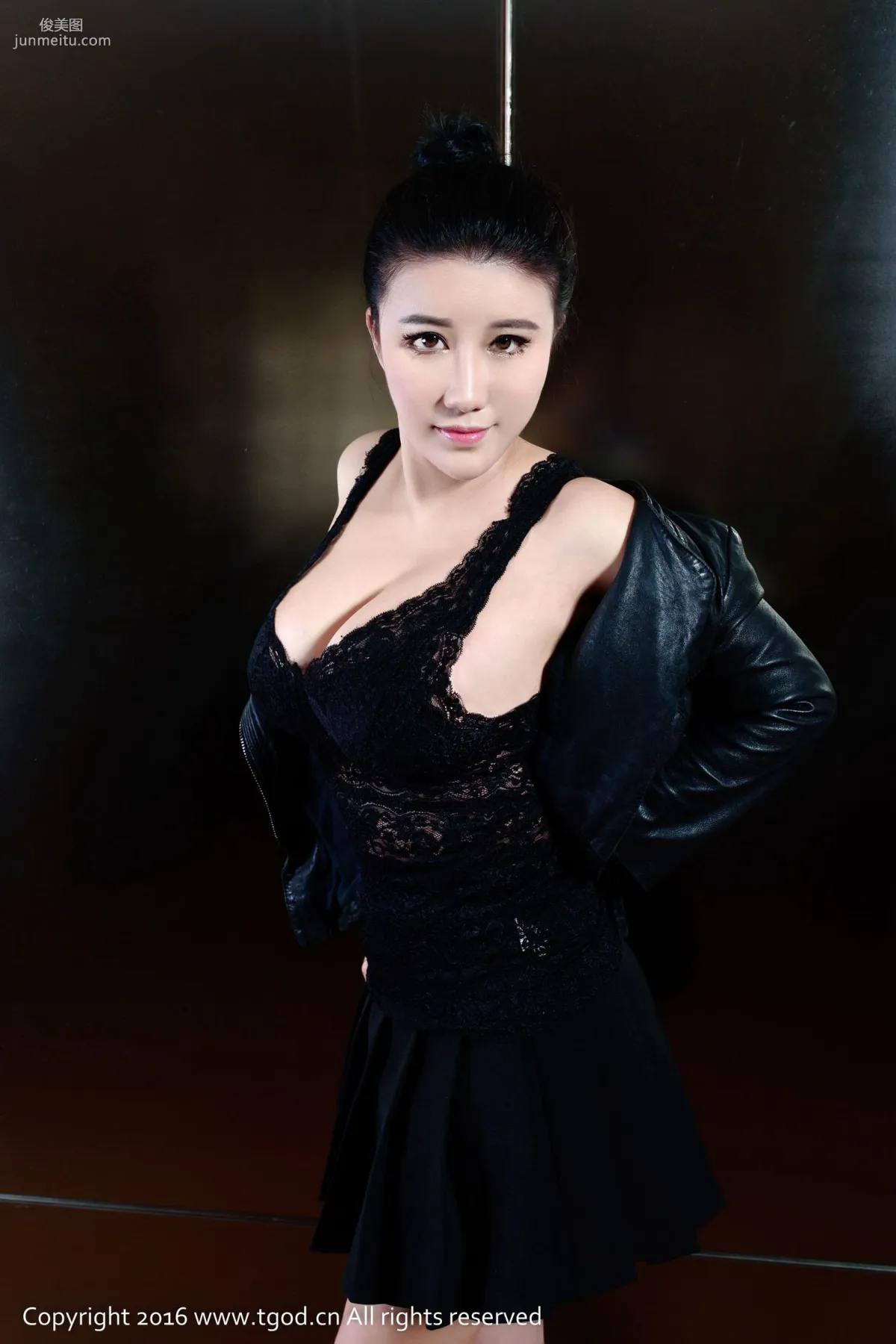 小紫藤《热辣焚身不自主》 [推女神/御女郎] 写真集5