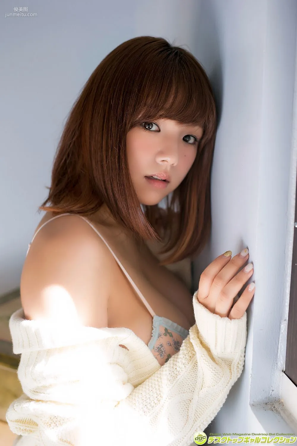 筱崎愛《グラビア不動の地位にある!圧倒的ロリ乳!》寫真集 [DGC] NO.1275 71