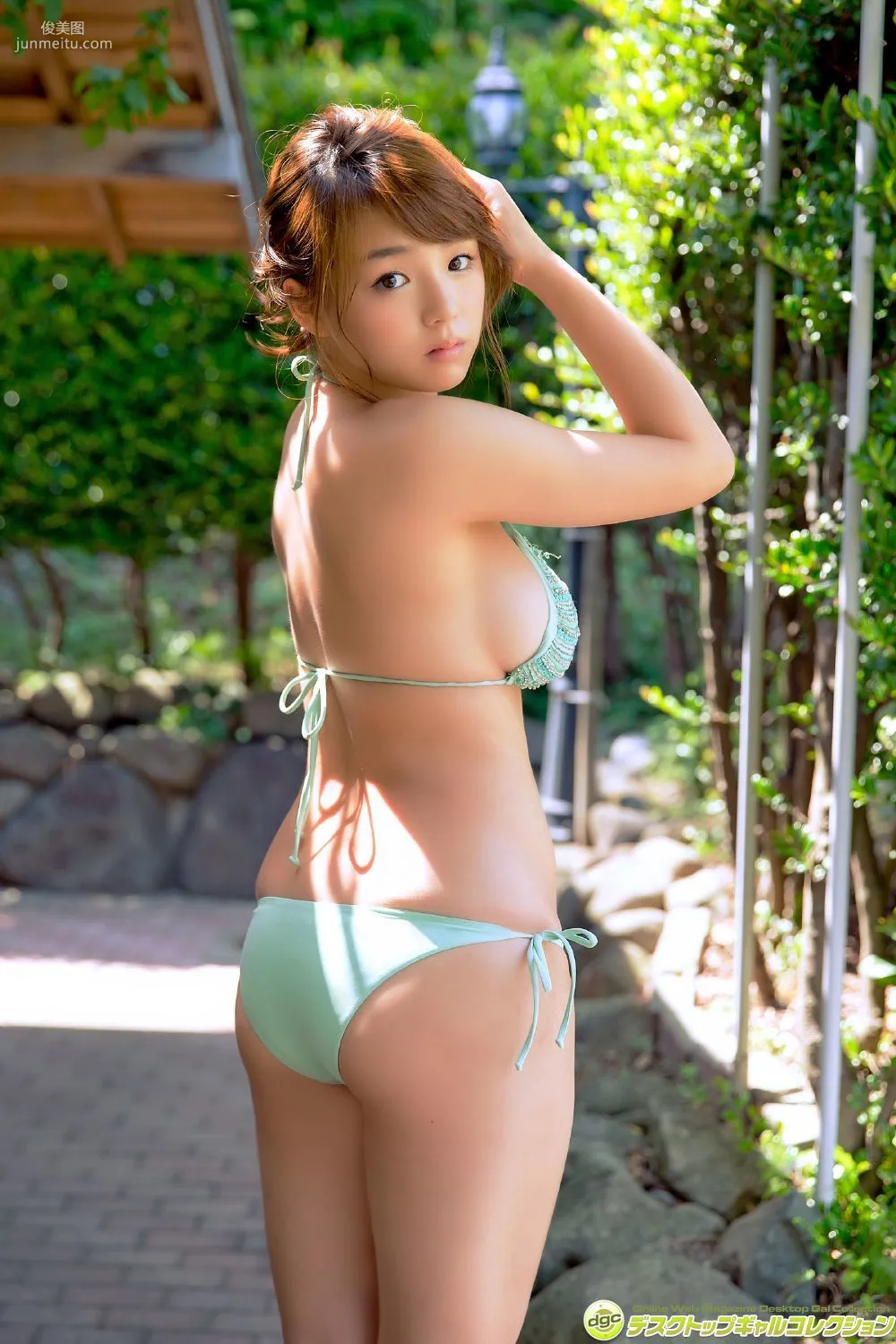 筱崎愛《グラビア不動の地位にある!圧倒的ロリ乳!》寫真集 [DGC] NO.1275 84