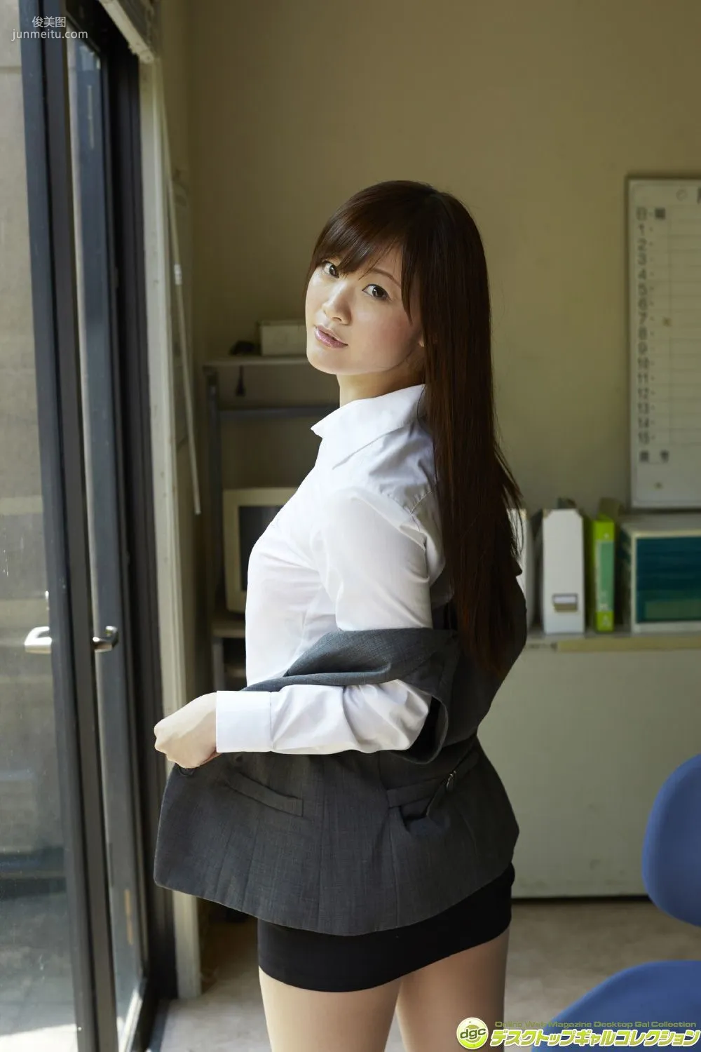 平林あずみ《可愛らしいルックスの真ん丸美尻クイーン！》写真集 [DGC] NO.1271 6