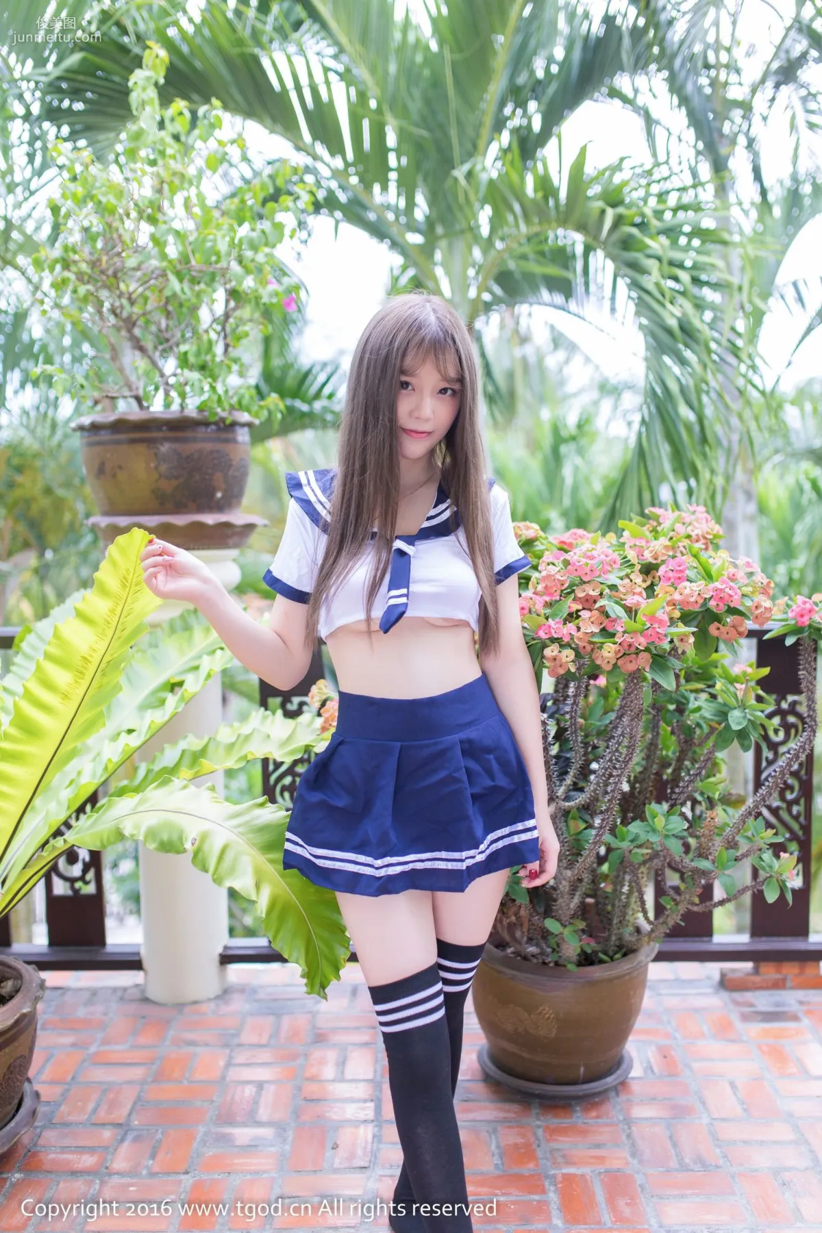 程彤顔《蘇梅島旅拍》蕾絲女仆+校服少女 [推女神/尤蜜荟] 寫真集 33
