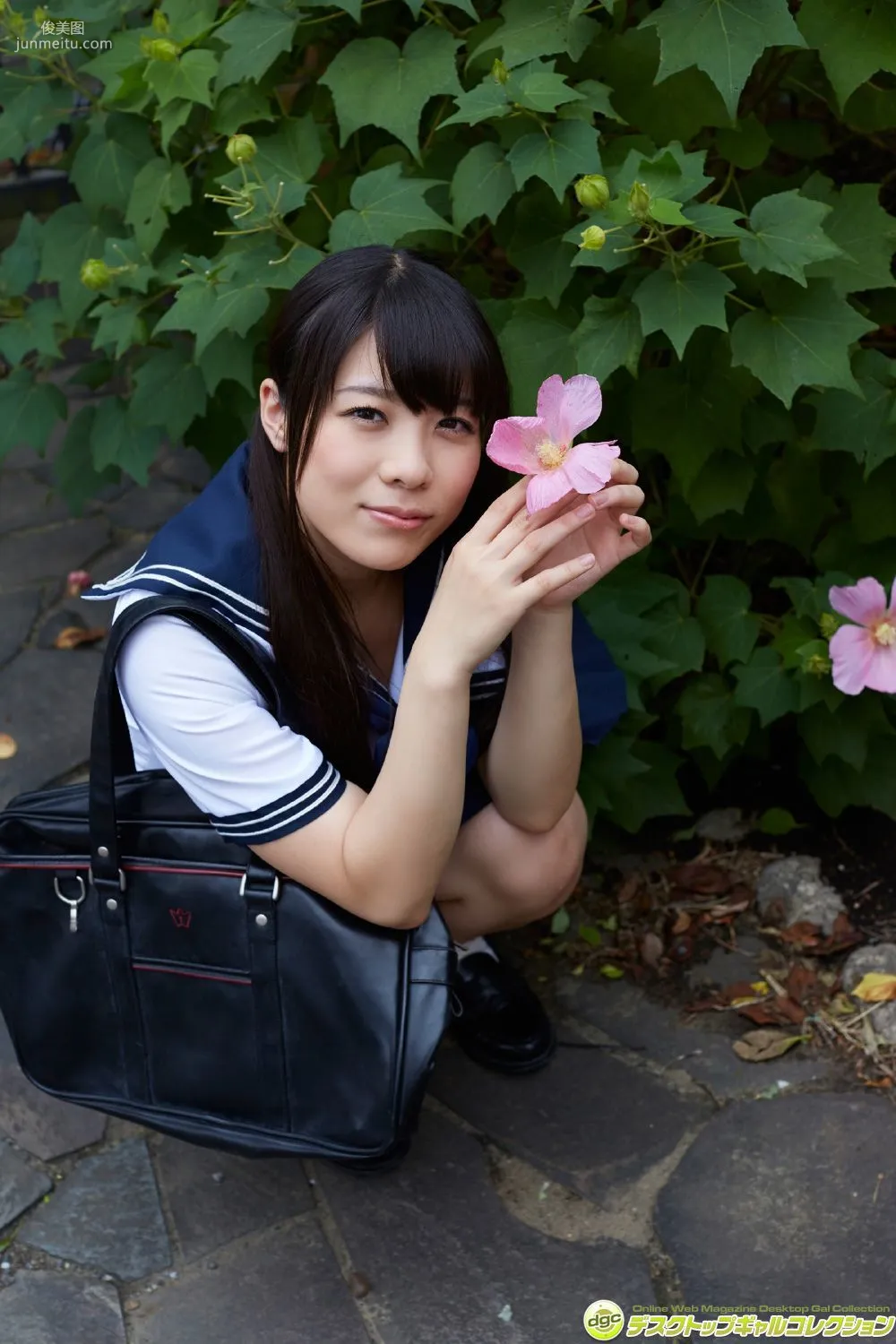 東條詩織《制服の下のFカップに完全ノックアウト!!》 寫真集 [DGC] NO.1346 2