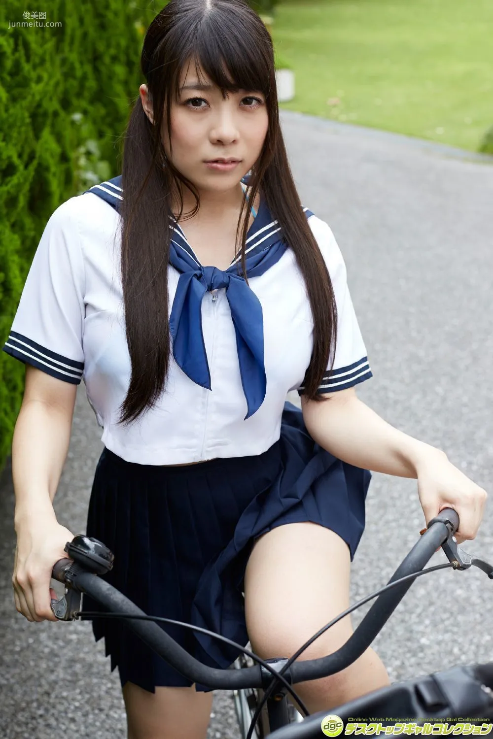 東條詩織《制服の下のFカップに完全ノックアウト!!》 寫真集 [DGC] NO.1346 7