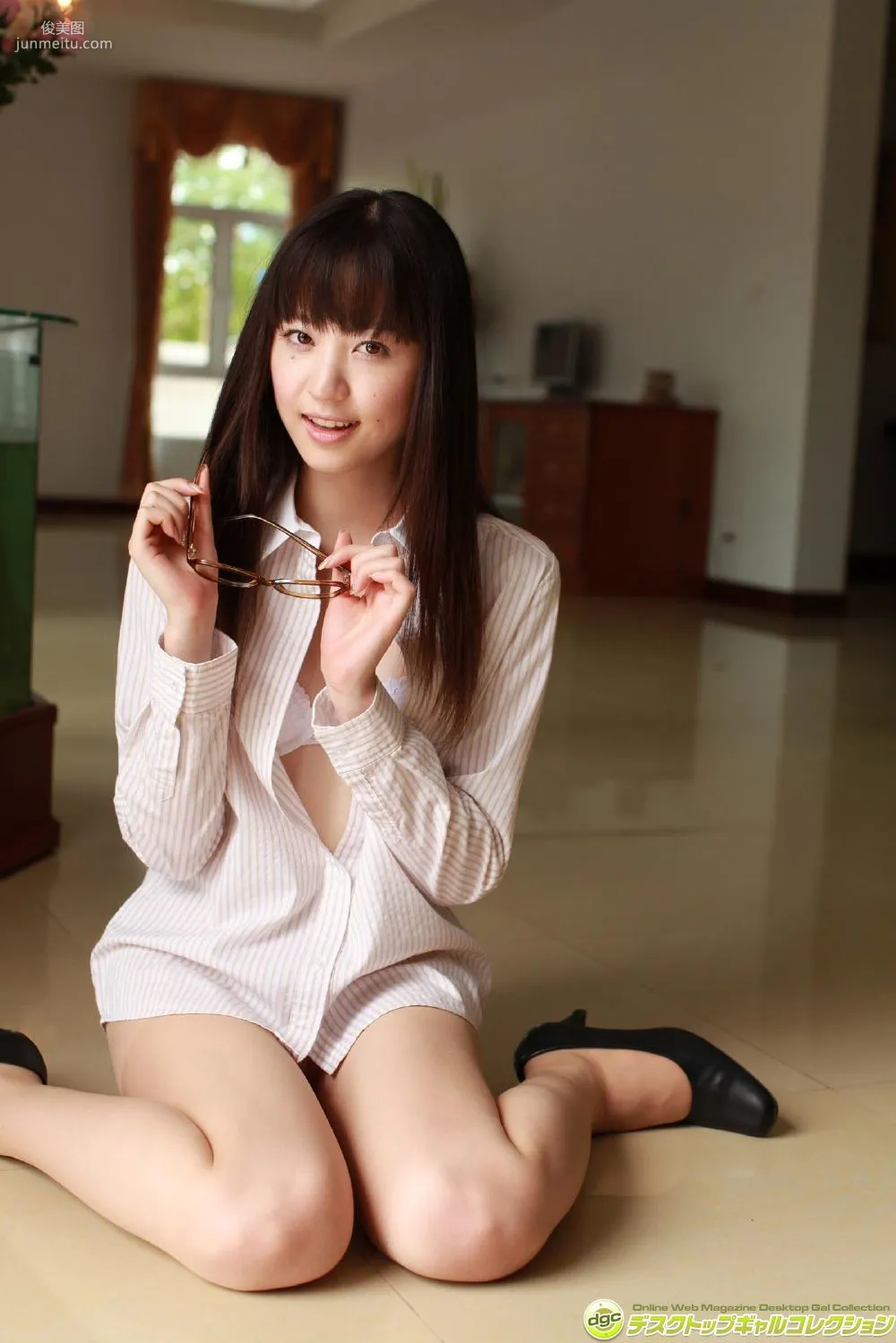 船岡咲《咲がちょ～大膽ちょ～セクシーにお手伝い！》 寫真集 [DGC] NO.1326 4