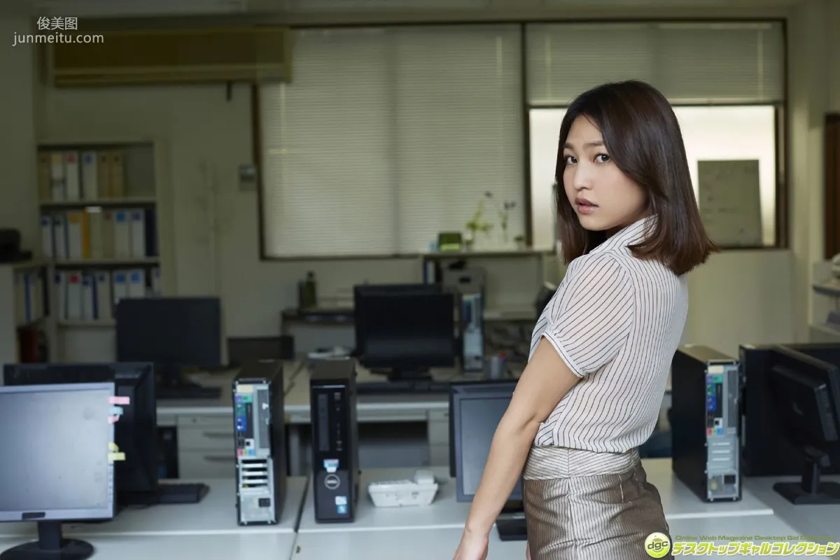 小柳歩《「6代目ミスマリンちゃん」大人の魅力爆発》写真集 [DGC] NO.1330 2