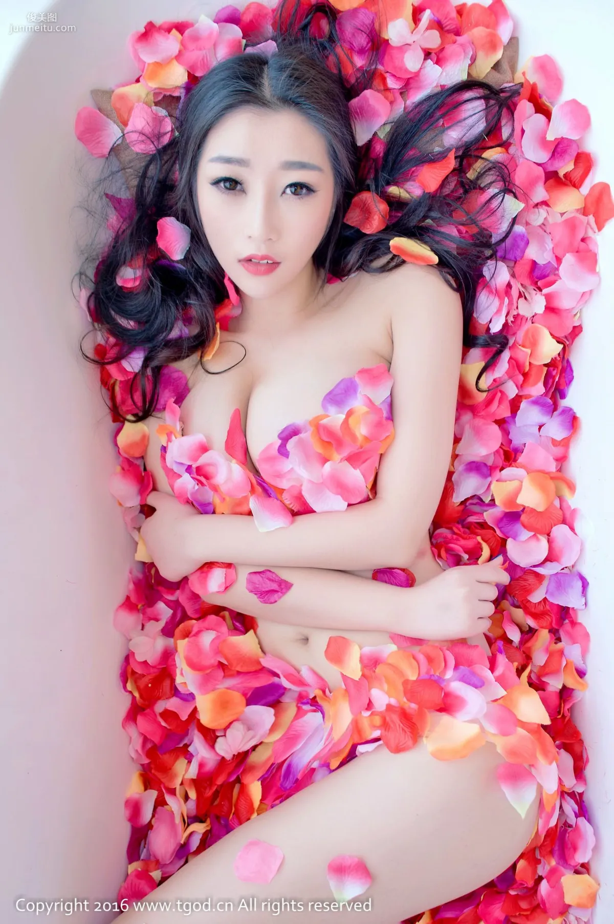 妲己/小柳岩D《花瓣裹身浴缸秀》 [推女神TGOD] 寫真集 8