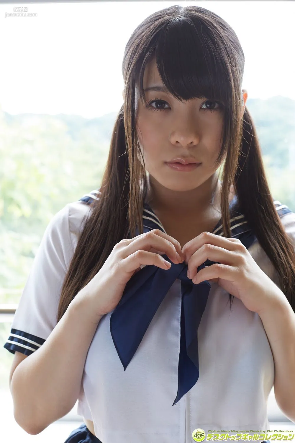 東條詩織《制服の下のFカップに完全ノックアウト!!》 寫真集 [DGC] NO.1346 14