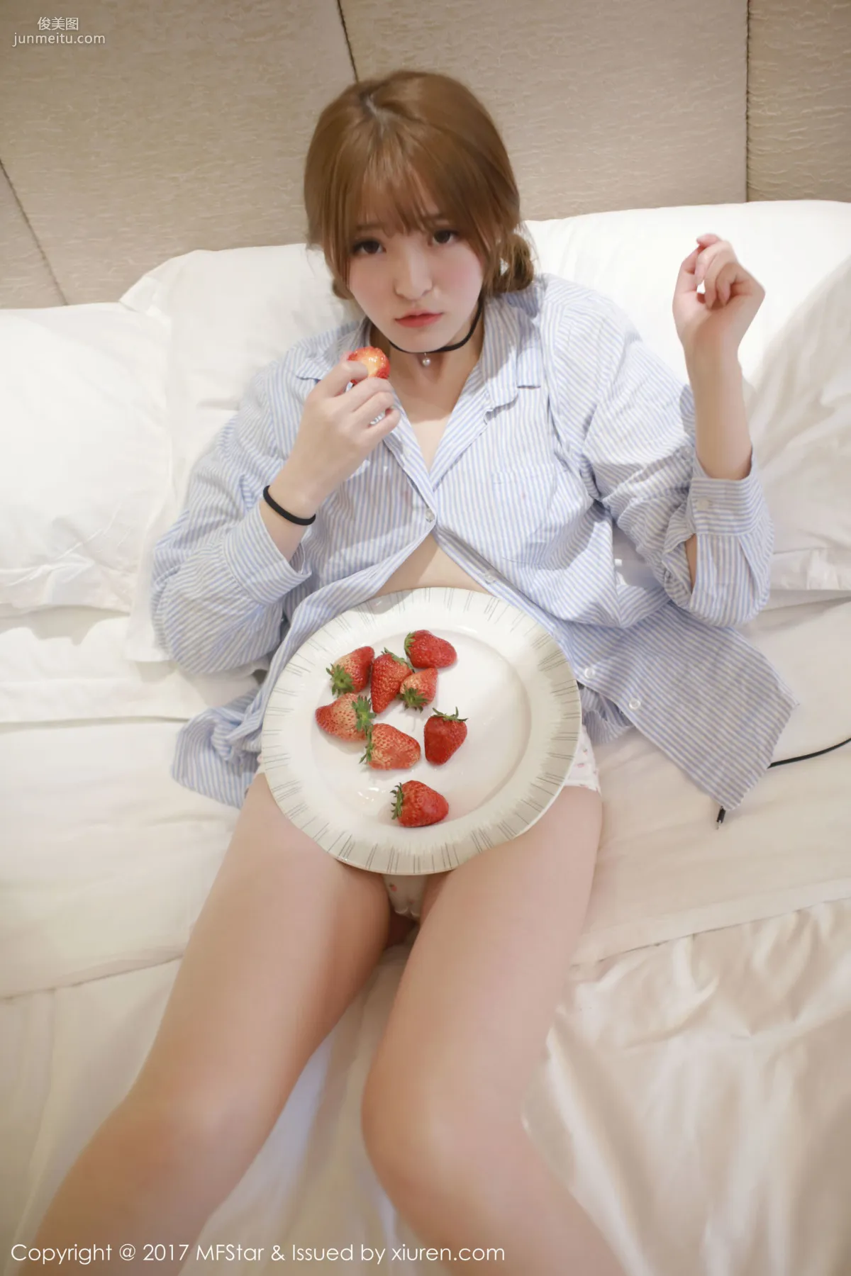 伊小七MoMo《草莓内褲+襯衫系列》 [模範學院MFStar] Vol.096 寫真集 33