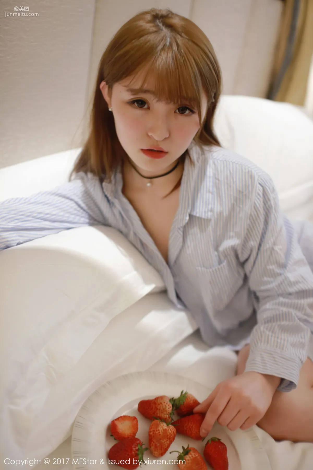 伊小七MoMo《草莓内褲+襯衫系列》 [模範學院MFStar] Vol.096 寫真集 26