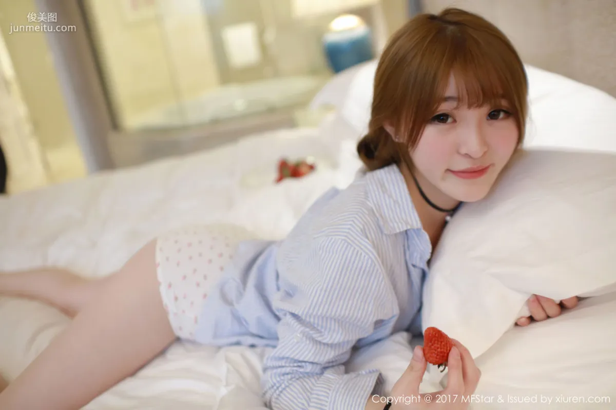 伊小七MoMo《草莓内褲+襯衫系列》 [模範學院MFStar] Vol.096 寫真集 37