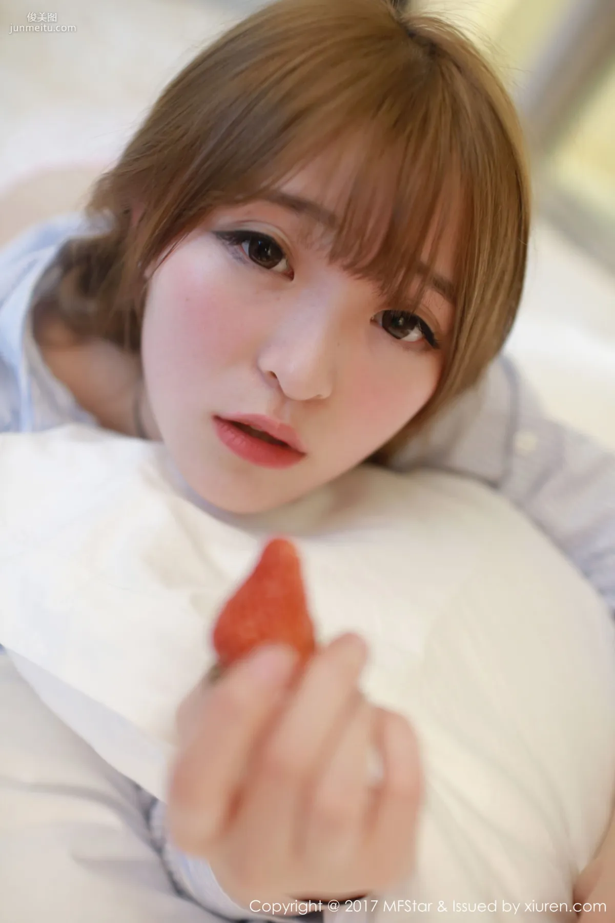 伊小七MoMo《草莓内褲+襯衫系列》 [模範學院MFStar] Vol.096 寫真集 45